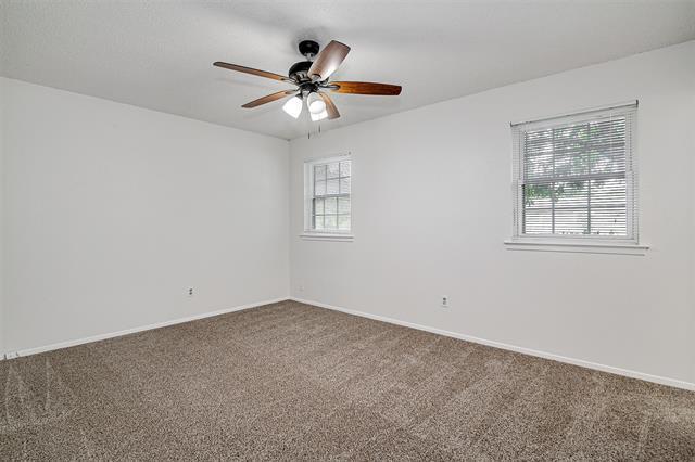 Building Photo - 207 Stefanie St