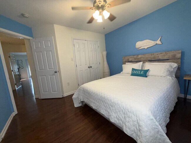 Building Photo - 1131 Century Oaks Dr