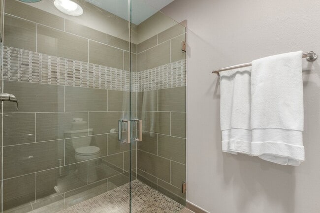 Building Photo - Spacious 2 Bed, 2 Bath Woodland Park Townhome