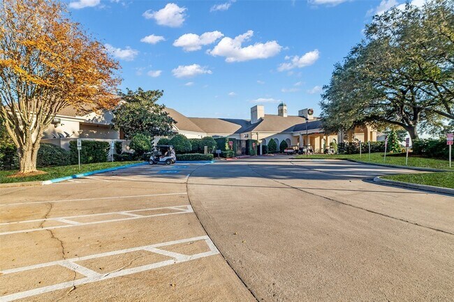 Building Photo - 35 W Pines Dr