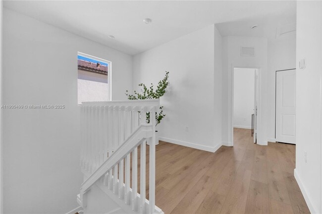 Building Photo - 2444 SE 24th Ave