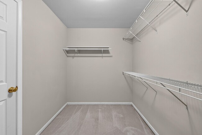 Building Photo - 392 Sedgewood Ln