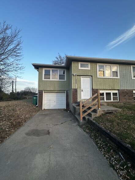 Primary Photo - 3237 N 84th Terrace