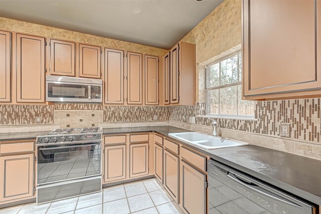 Building Photo - 5815 Henniker Dr