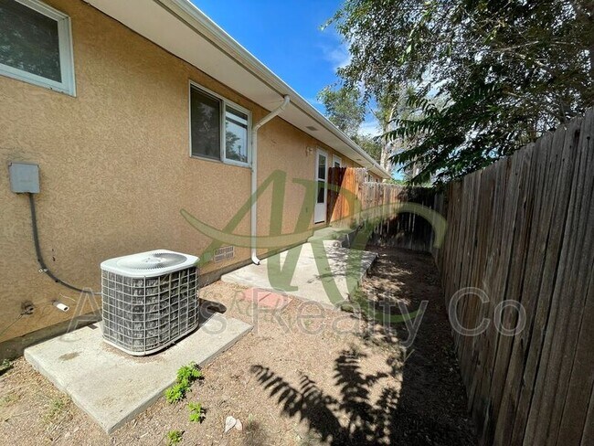 Building Photo - 2722 Poplar St