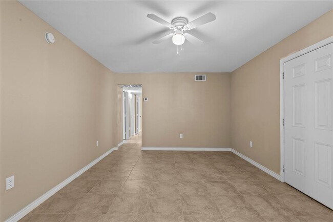 Building Photo - 2802 Sealy Ave