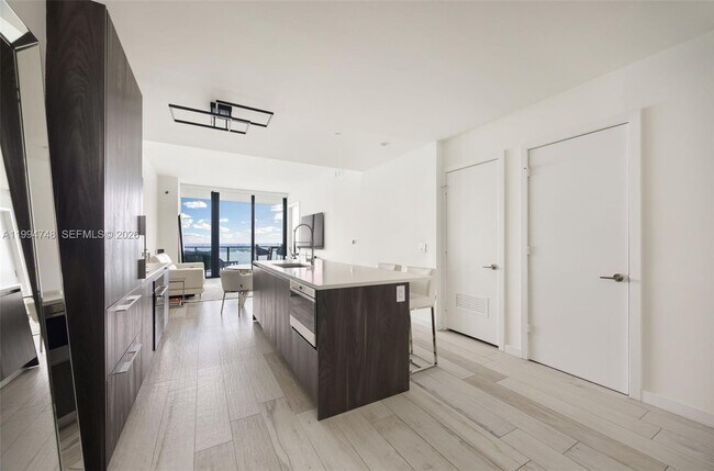 Building Photo - 480 NE 31st St