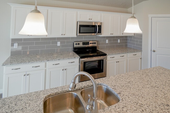 Building Photo - 2814 N Cherry Grove Way