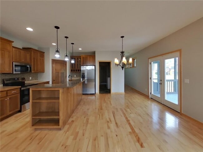 Building Photo - 633 Savanna Trail
