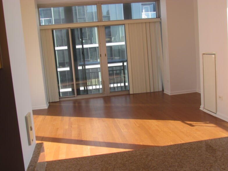 Building Photo - 1400 S Michigan Ave