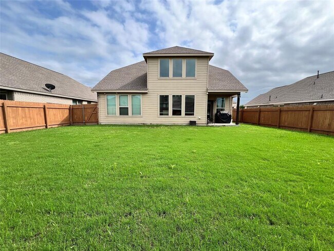 Building Photo - 3900 Eland Dr