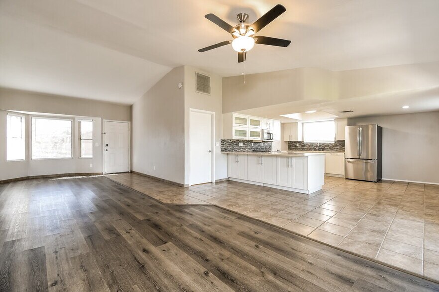 Building Photo - 1811 N Cheri Lynn Dr