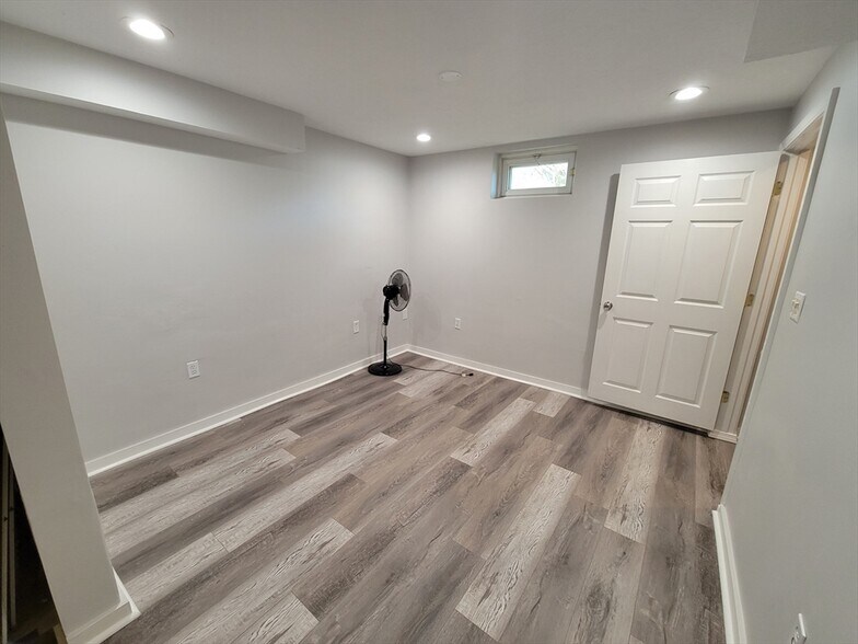 Building Photo - 17 Piermont St