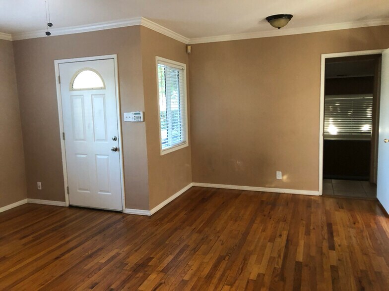 Building Photo - 5775 Bertrand Ave