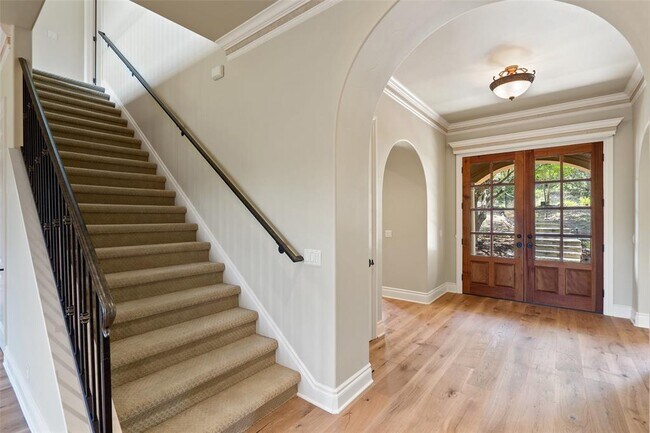 Building Photo - 11924 La Barzola Bend