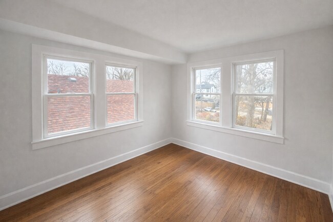 Building Photo - 1135 Lasalle St