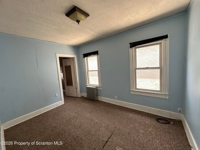 Building Photo - 615 S Webster Ave