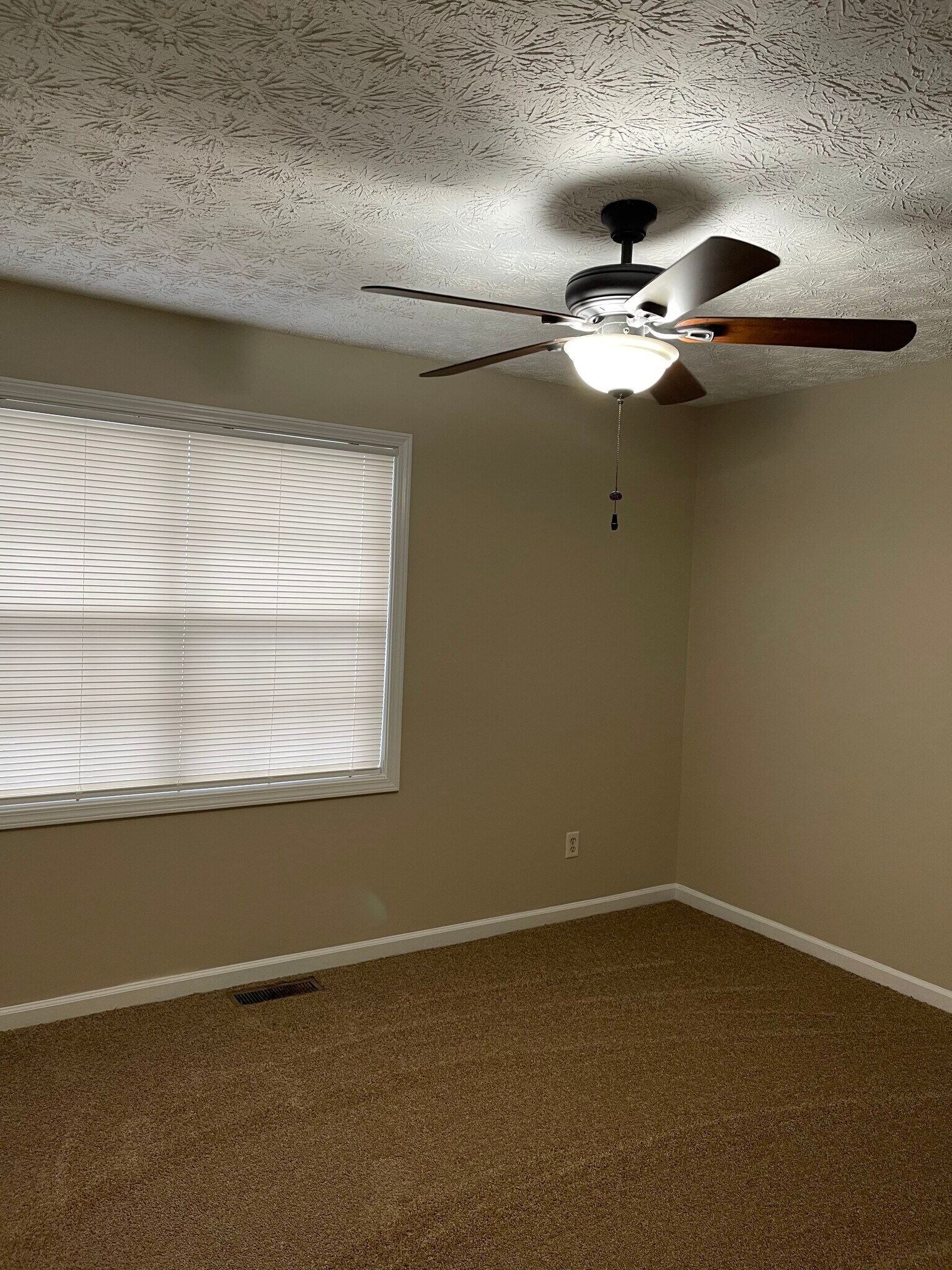 Building Photo - 641 Old Town Rd