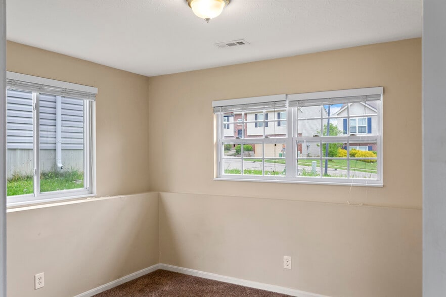 Building Photo - 1601 Raintree Ct