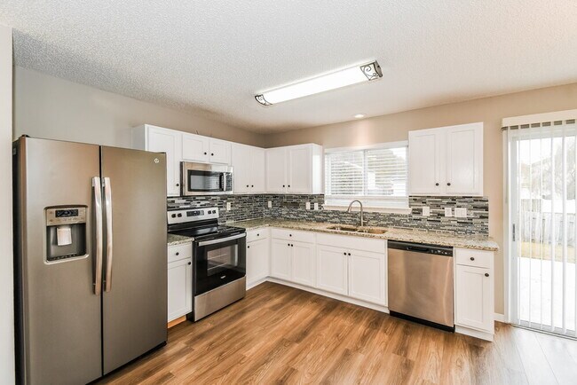 Building Photo - 2236 Fresco Dr