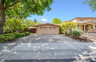 Building Photo - Beautiful 3 Bed 2 Bath Home in Highly Desi...