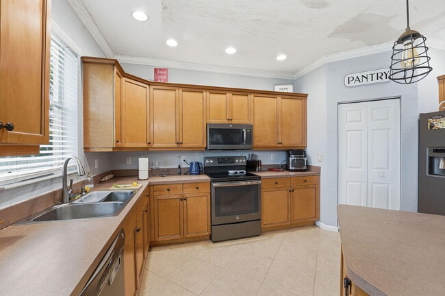 Building Photo - 2753 Misty Oaks Cir