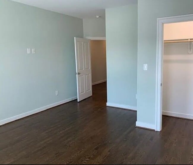 Building Photo - 1608 W Cary St