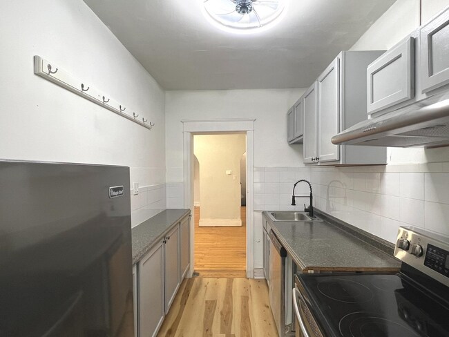 Building Photo - 513 E 19th St