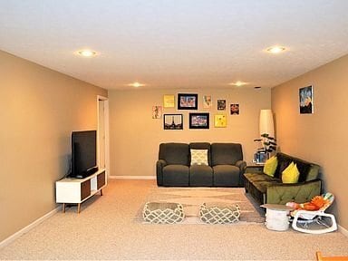 Building Photo - 6060 Chinkapin Dr