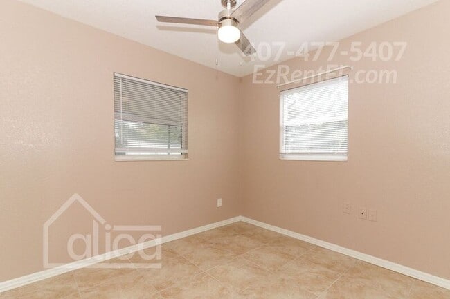 Building Photo - 127 Academy Ave