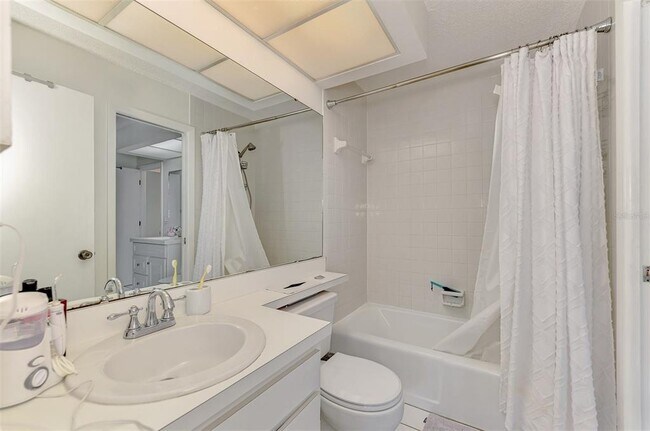 Building Photo - 952 N Beneva Rd