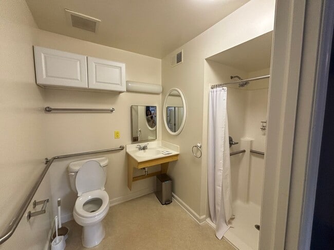 Building Photo - Beautiful 3 Bedroom 2 Bathroom in Stowe To...