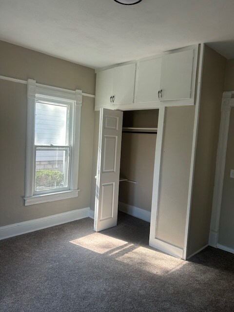 Building Photo - 915 Merrill St