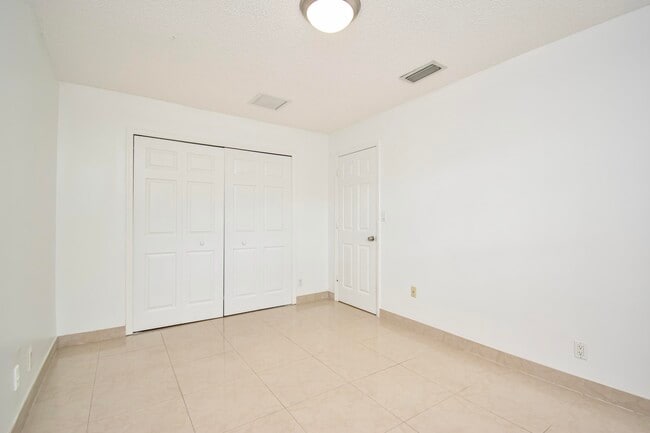 Building Photo - 21662 San Simeon Cir