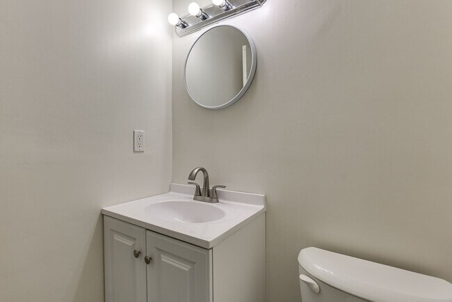 Building Photo - 3912 Bishopmill Dr