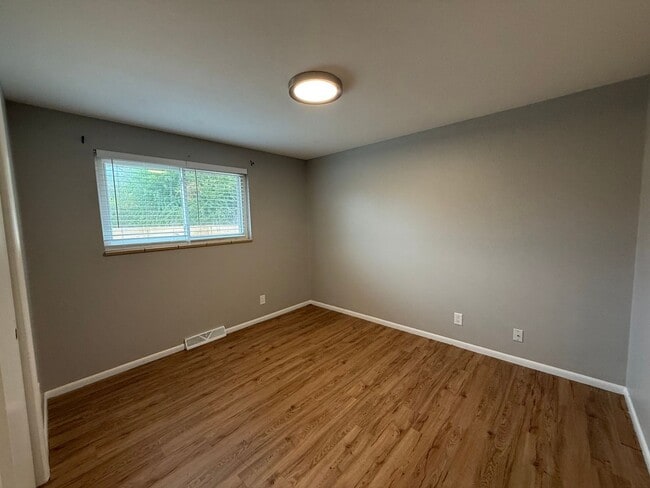 Building Photo - Charming 3BR Duplex in Aurora