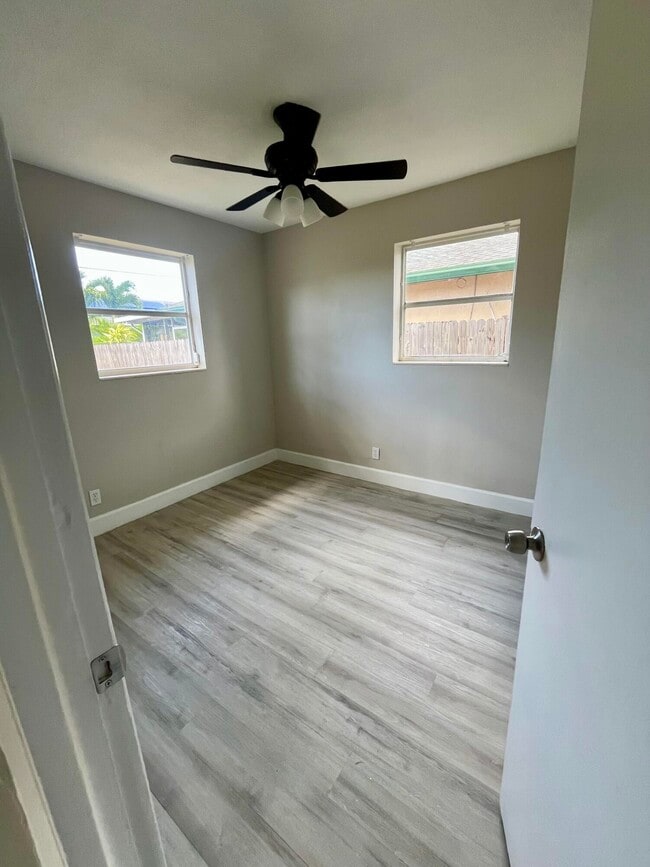 Building Photo - 3566 Ivanhoe Ave
