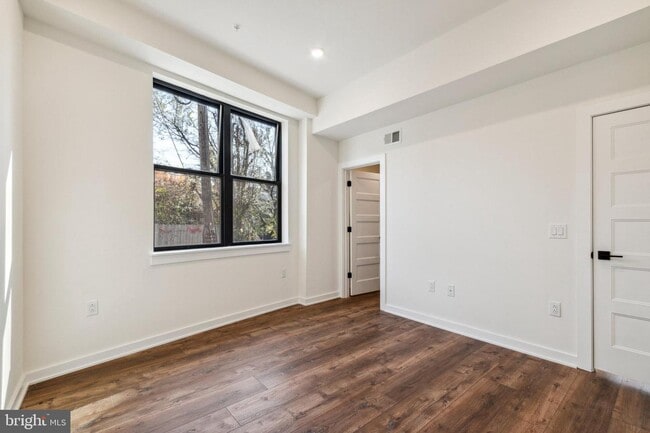 Building Photo - 6211 Woodbine Ave