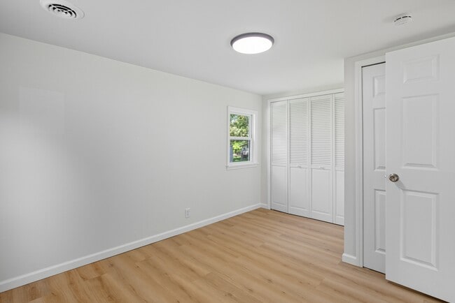 Building Photo - 9358 N Saginaw Rd