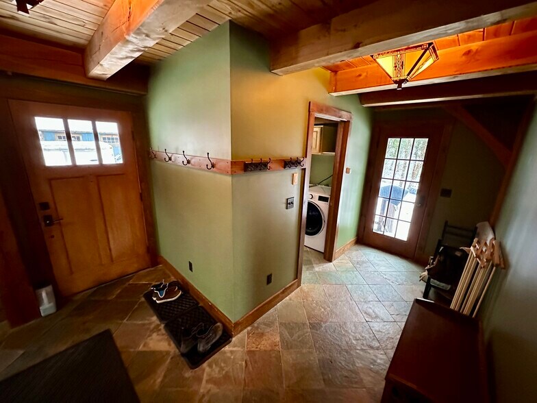 Building Photo - 475 Black Bear Holw