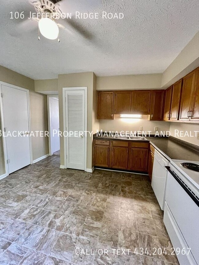 Building Photo - 106 Jefferson Ridge Rd