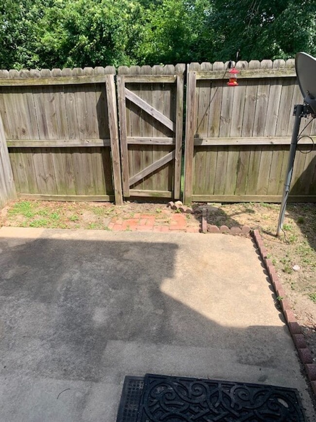 Building Photo - Condo in Roanoke Rapids Located Near Inter...