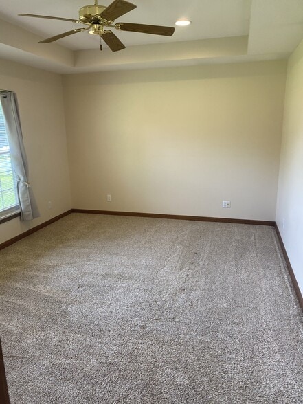 Building Photo - 2925 E Buckskin Dr
