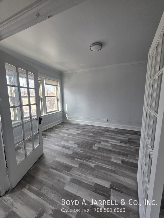 Building Photo - 10855 S Vernon Ave