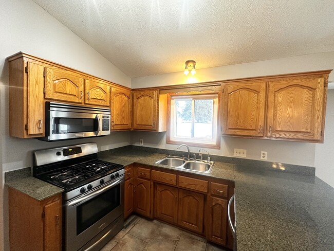 Building Photo - 9403 Lakeside Trl