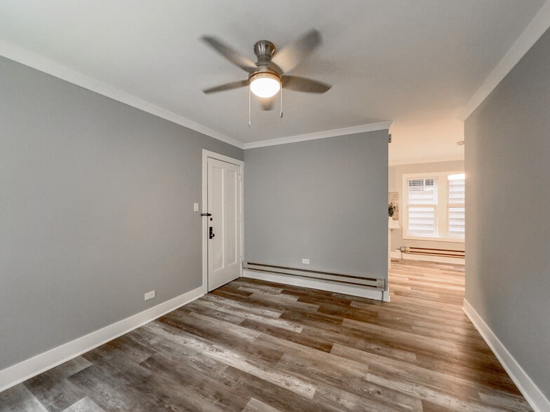 Building Photo - 2125 W Giddings St