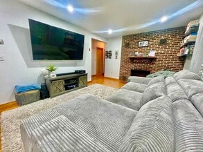 Building Photo - 166 Phelps St