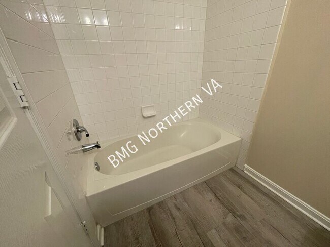 Building Photo - 22525 Maison Carree Square