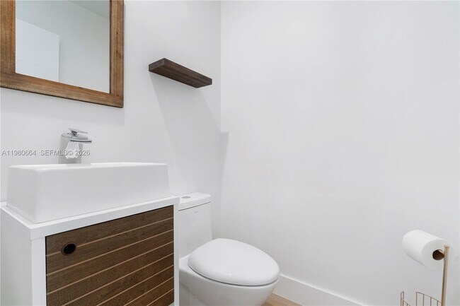 Building Photo - 8951 Byron Ave