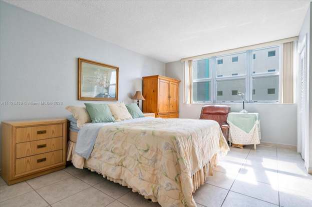 Building Photo - 9225 Collins Ave